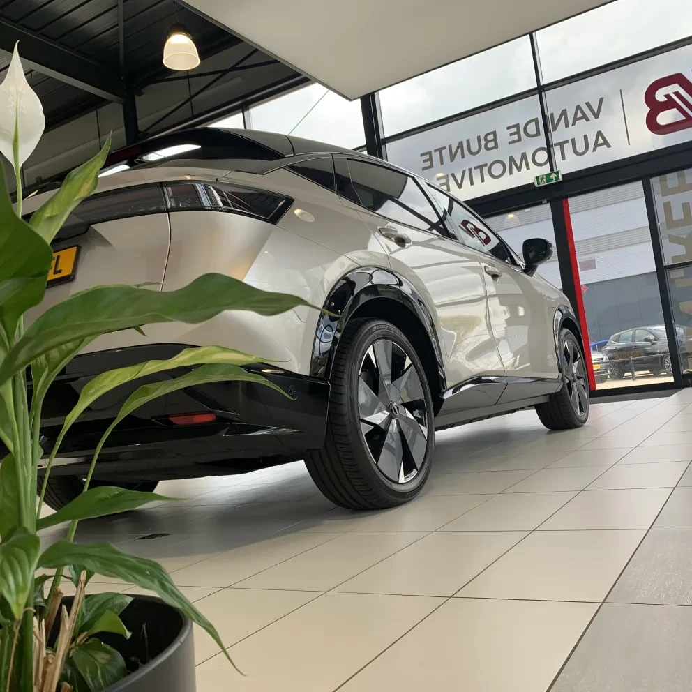 Showroom VDB automotive Harderwijk