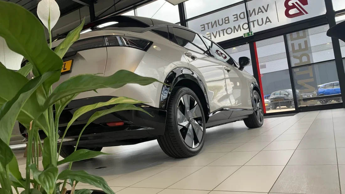Showroom VDB automotive Harderwijk